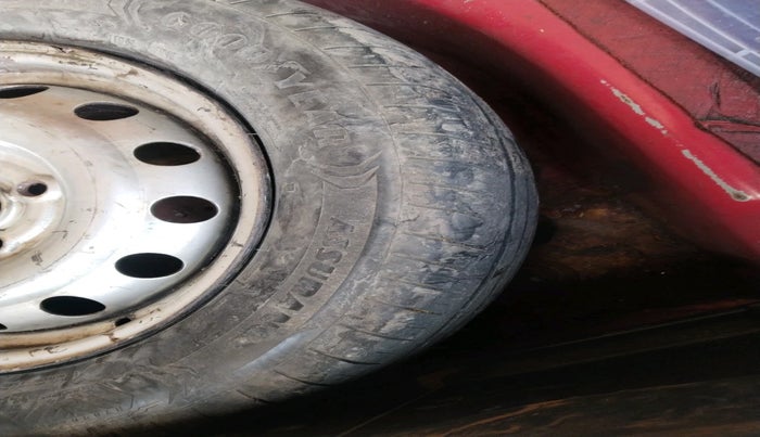 2013 Chevrolet Sail UVA 1.2 BASE, Petrol, Manual, 1,74,031 km, tyre