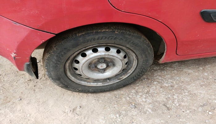 2013 Chevrolet Sail UVA 1.2 BASE, Petrol, Manual, 1,74,031 km, tyre