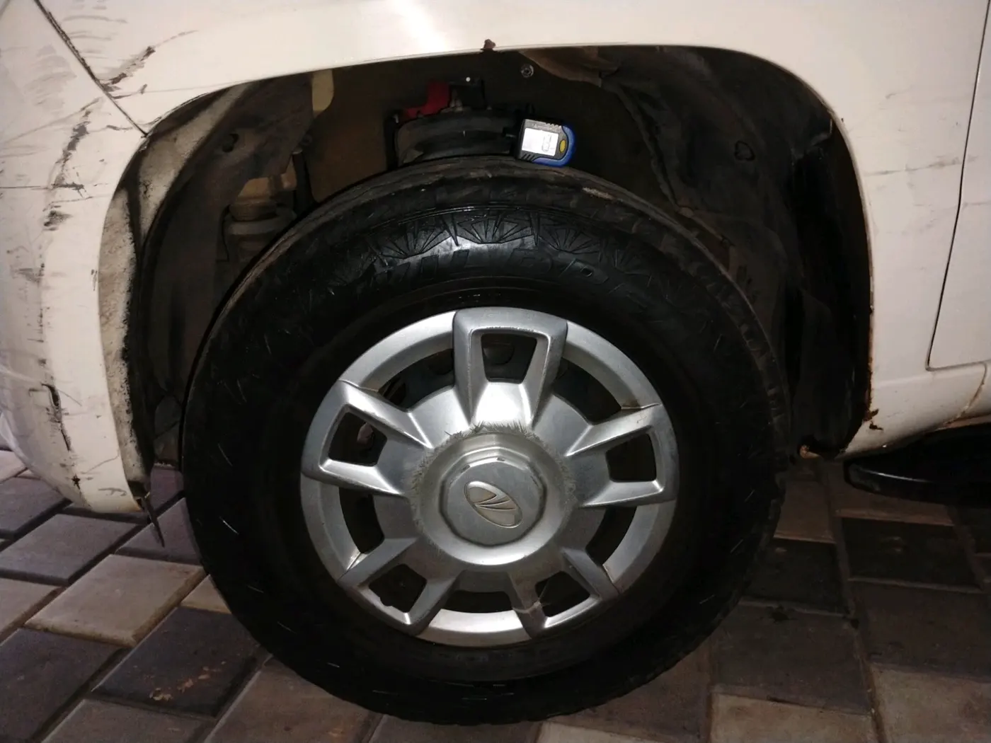 2017 Mahindra TUV300 T6, Diesel, Manual, 98,359 km, tyre