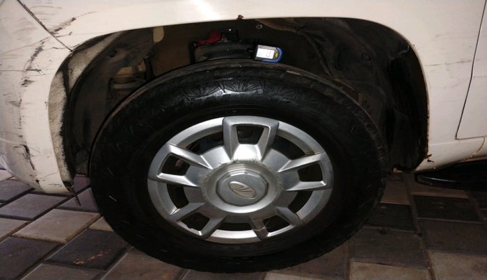 2017 Mahindra TUV300 T6, Diesel, Manual, 98,359 km, tyre