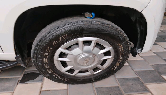 2017 Mahindra TUV300 T6, Diesel, Manual, 98,359 km, tyre