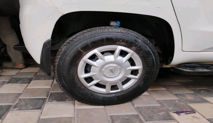 2017 Mahindra TUV300 T6, Diesel, Manual, 98,359 km, tyre