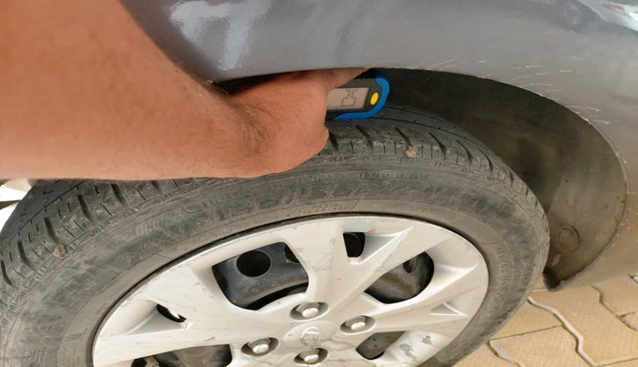 2015 Hyundai Grand i10 SPORTZ 1.2 KAPPA VTVT, Petrol, Manual, 82,662 km, tyre