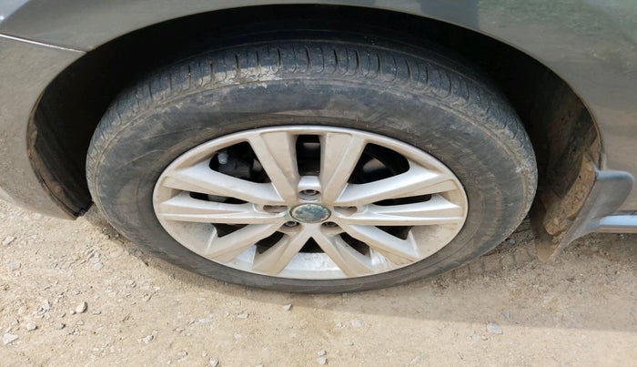 2013 Volkswagen Polo HIGHLINE1.2L, Petrol, Manual, 64,470 km, tyre