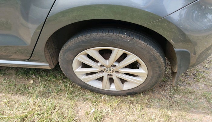 2013 Volkswagen Polo HIGHLINE1.2L, Petrol, Manual, 64,470 km, tyre