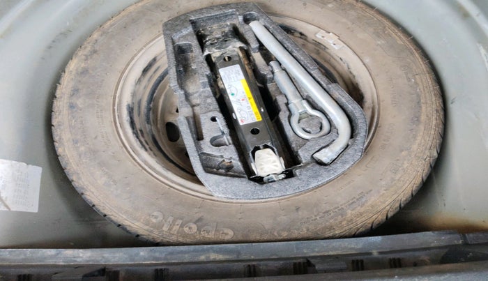 2013 Volkswagen Polo HIGHLINE1.2L, Petrol, Manual, 64,470 km, tyre