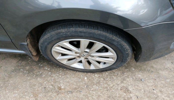 2013 Volkswagen Polo HIGHLINE1.2L, Petrol, Manual, 64,470 km, tyre