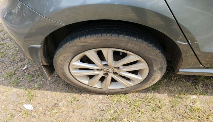 2013 Volkswagen Polo HIGHLINE1.2L, Petrol, Manual, 64,470 km, tyre