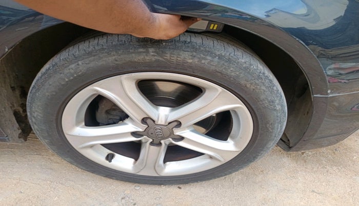 2013 Audi A4 2.0 TDI PREMIUM PLUS, Diesel, Automatic, 1,57,567 km, tyre