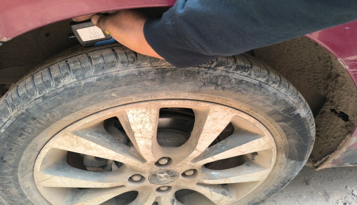 2014 Hyundai Verna FLUIDIC 1.6 CRDI SX, Diesel, Manual, 1,75,394 km, tyre