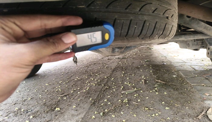 2021 Toyota Innova Crysta 2.4 VX 8 STR, Diesel, Manual, 1,13,526 km, tyre