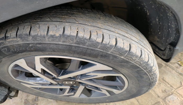 2025 Hyundai Creta SX 1.5 PETROL, Petrol, Manual, 23,766 km, tyre