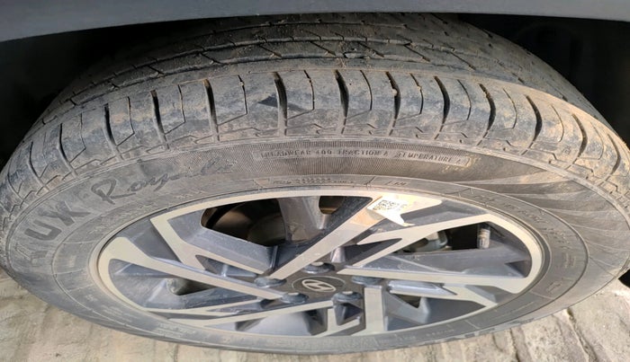 2025 Hyundai Creta SX 1.5 PETROL, Petrol, Manual, 23,766 km, tyre