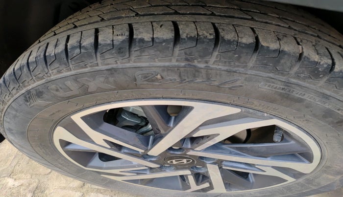 2025 Hyundai Creta SX 1.5 PETROL, Petrol, Manual, 23,766 km, tyre