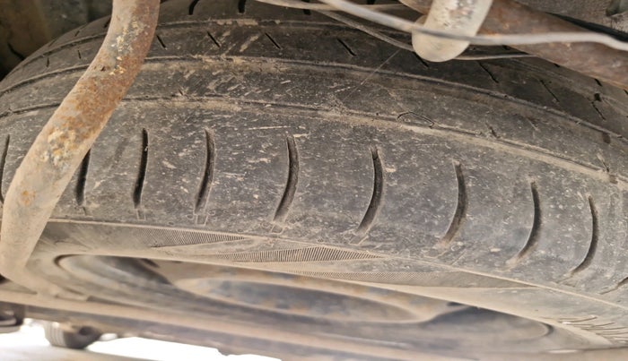 2015 Maruti Ertiga VDI, Diesel, Manual, 2,32,427 km, tyre