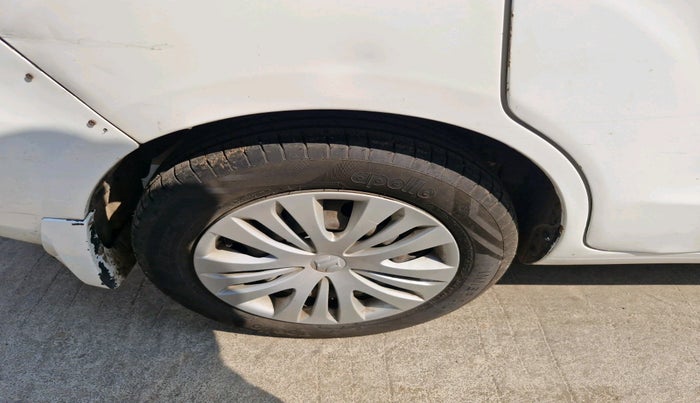 2015 Maruti Ertiga VDI, Diesel, Manual, 2,32,427 km, tyre