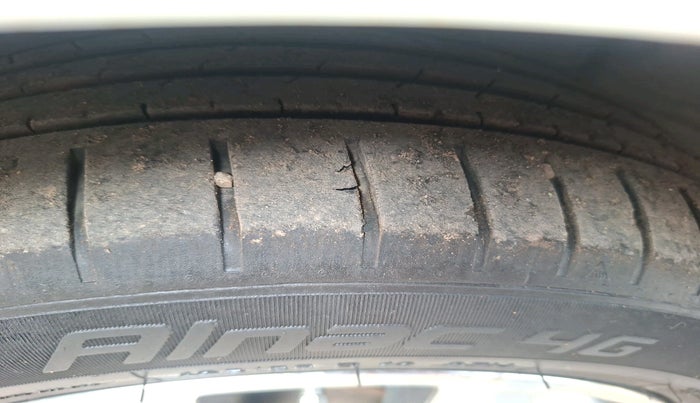 2014 Hyundai Verna FLUIDIC 1.6 CRDI SX, Diesel, Manual, 96,309 km, tyre