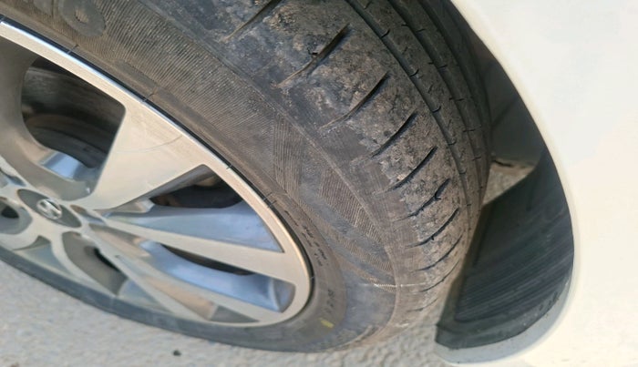 2014 Hyundai Verna FLUIDIC 1.6 CRDI SX, Diesel, Manual, 96,309 km, tyre