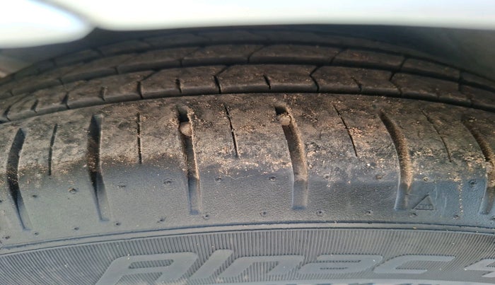 2014 Hyundai Verna FLUIDIC 1.6 CRDI SX, Diesel, Manual, 96,309 km, tyre