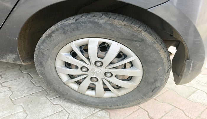 2013 Hyundai i10 MAGNA 1.1, Petrol, Manual, 1,23,421 km, tyre