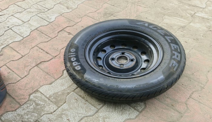 2013 Hyundai i10 MAGNA 1.1, Petrol, Manual, 1,23,421 km, tyre