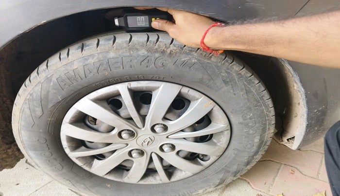 2013 Hyundai i10 MAGNA 1.1, Petrol, Manual, 1,23,421 km, tyre