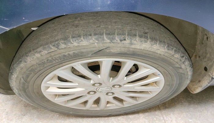 2017 Maruti Dzire ZXI, Petrol, Manual, 1,14,275 km, tyre