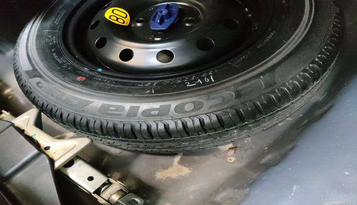 2017 Maruti Dzire ZXI, Petrol, Manual, 1,14,275 km, tyre