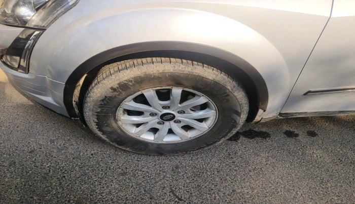 2016 Mahindra XUV500 W10 1.99, Diesel, Manual, 78,325 km, tyre