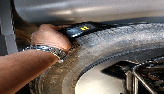 2011 Hyundai i10 SPORTZ 1.2 AT, Petrol, Automatic, 30,259 km, tyre