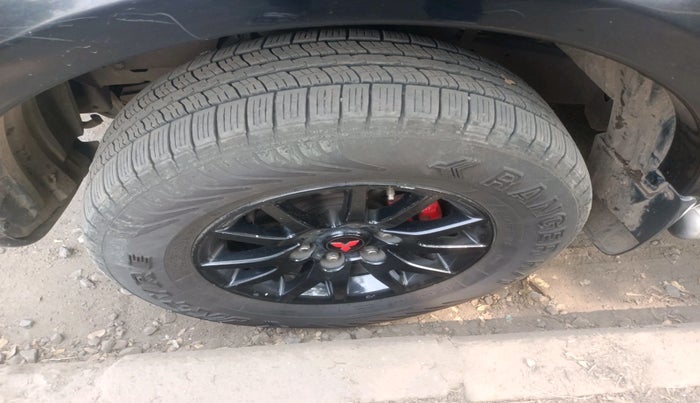 2015 Mitsubishi Pajero Sport 2.5 AT 4X2, Diesel, Automatic, 2,04,487 km, tyre