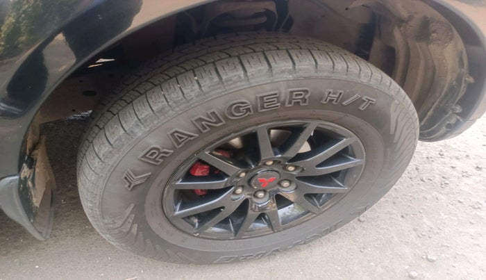 2015 Mitsubishi Pajero Sport 2.5 AT 4X2, Diesel, Automatic, 2,04,487 km, tyre