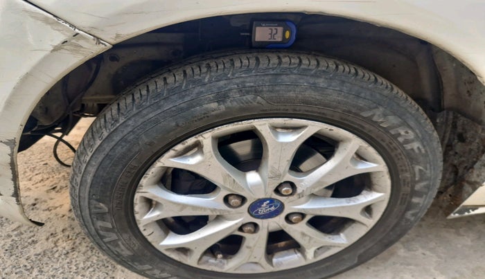 2013 Ford Figo TITANIUM 1.2 PETROL, Petrol, Manual, 1,33,013 km, tyre