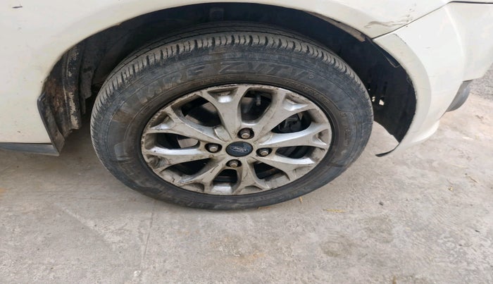 2013 Ford Figo TITANIUM 1.2 PETROL, Petrol, Manual, 1,33,013 km, tyre