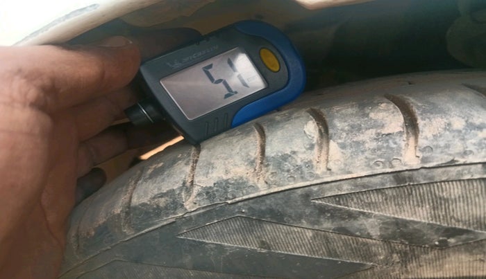 2011 Hyundai Eon SPORTZ, Petrol, Manual, 99,067 km, tyre