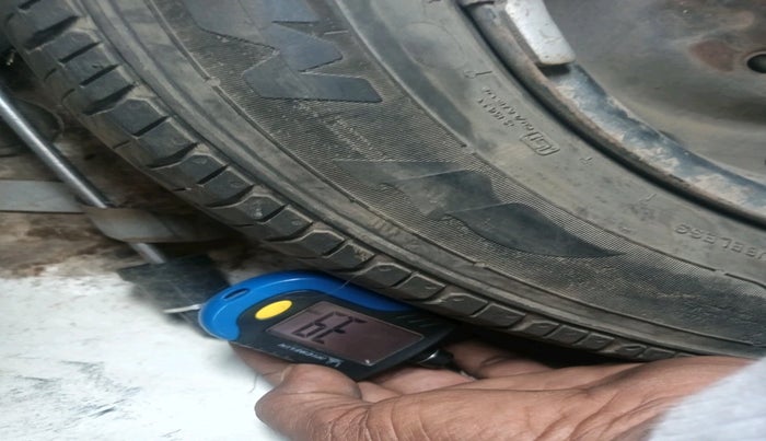 2011 Hyundai Eon SPORTZ, Petrol, Manual, 99,067 km, tyre