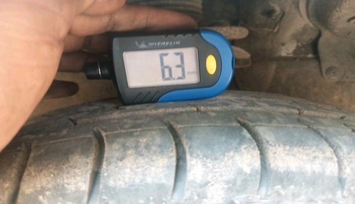 2011 Hyundai Eon SPORTZ, Petrol, Manual, 99,067 km, tyre