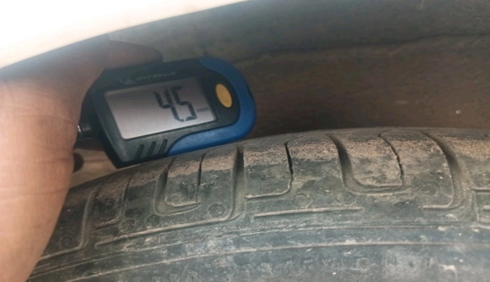 2011 Hyundai Eon SPORTZ, Petrol, Manual, 99,067 km, tyre