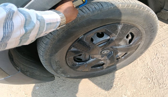 2022 Tata PUNCH ADVENTURE RHYTHM CAMO EDITION AMT, Petrol, Automatic, 39,250 km, tyre