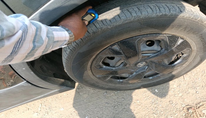 2022 Tata PUNCH ADVENTURE RHYTHM CAMO EDITION AMT, Petrol, Automatic, 39,250 km, tyre