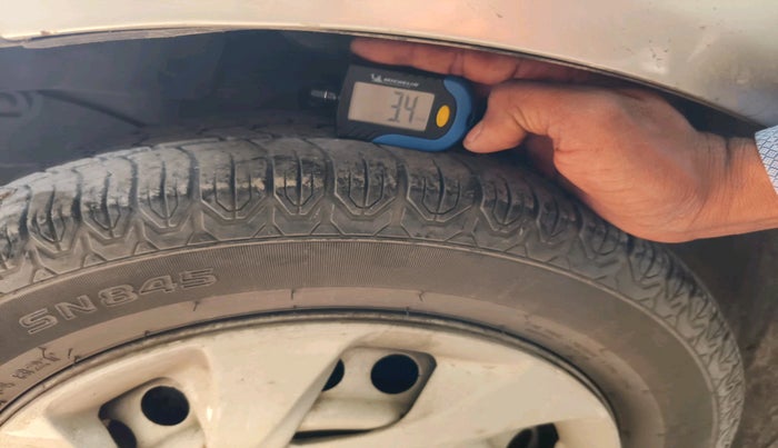 2015 Honda Amaze 1.2L I-VTEC E, Petrol, Manual, 82,206 km, tyre