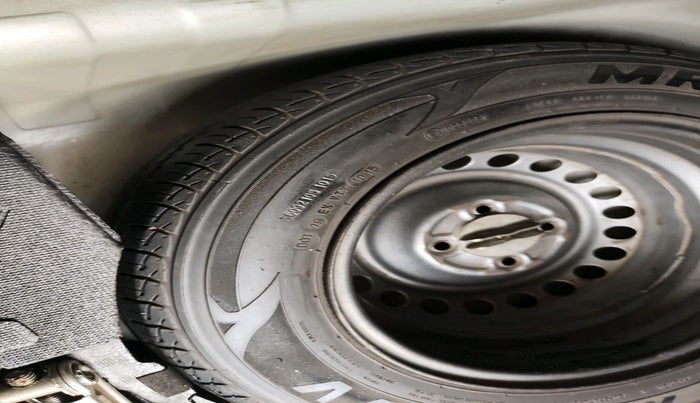 2015 Honda Amaze 1.2L I-VTEC E, Petrol, Manual, 82,206 km, tyre