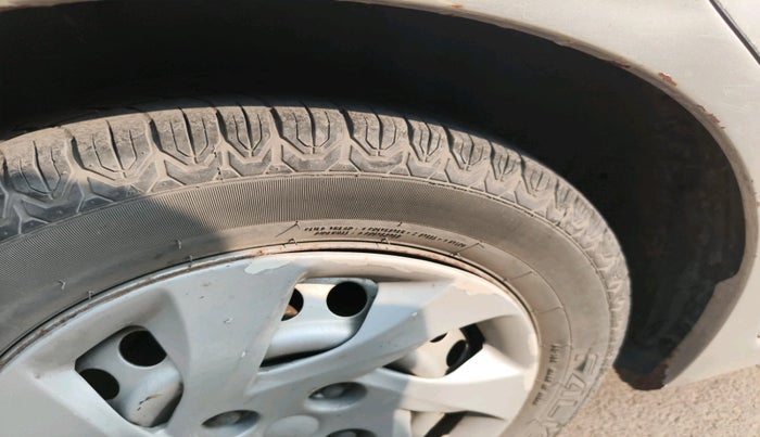 2015 Honda Amaze 1.2L I-VTEC E, Petrol, Manual, 82,206 km, tyre