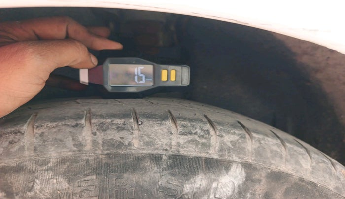 2014 Volkswagen Polo HIGHLINE1.2L, Petrol, Manual, 1,34,700 km, tyre