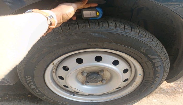 2011 Maruti Swift LXI, Petrol, Manual, 14,380 km, tyre