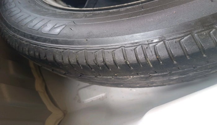 2016 Hyundai i10 MAGNA 1.1, Petrol, Manual, 39,943 km, tyre