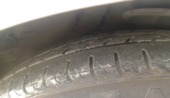 2016 Hyundai i10 MAGNA 1.1, Petrol, Manual, 39,943 km, tyre