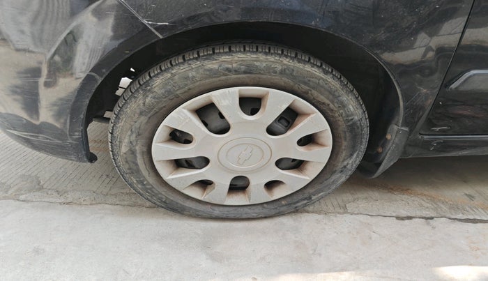 2011 Chevrolet Spark LT 1.0, Petrol, Manual, 79,556 km, tyre