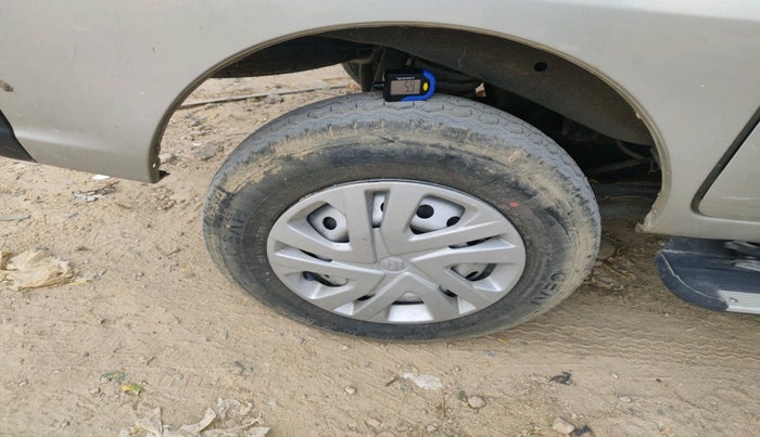 2022 Maruti Eeco 5 STR AC (O), Petrol, Manual, 8,380 km, tyre