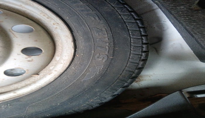 2014 Maruti Wagon R 1.0 LXI, Petrol, Manual, 32,051 km, tyre